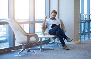 difference between linkedin and resume